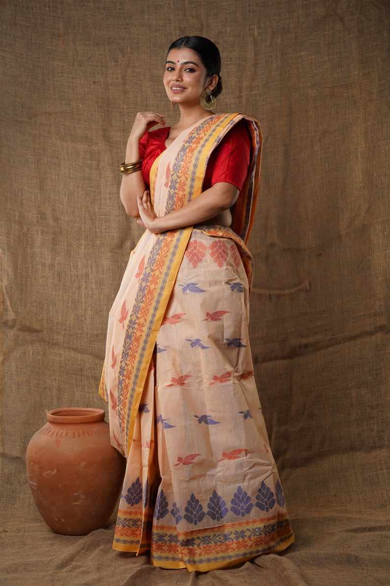 Traditional cream colour Pure Cotton Bengali Handloom Tant Saree Without Blouse Piece ππ’π³π: Length: 5.5 Meters Width: 1.2 Meters Showcasing the Rich Cultural Heritage of Bengal.DN NO-1017