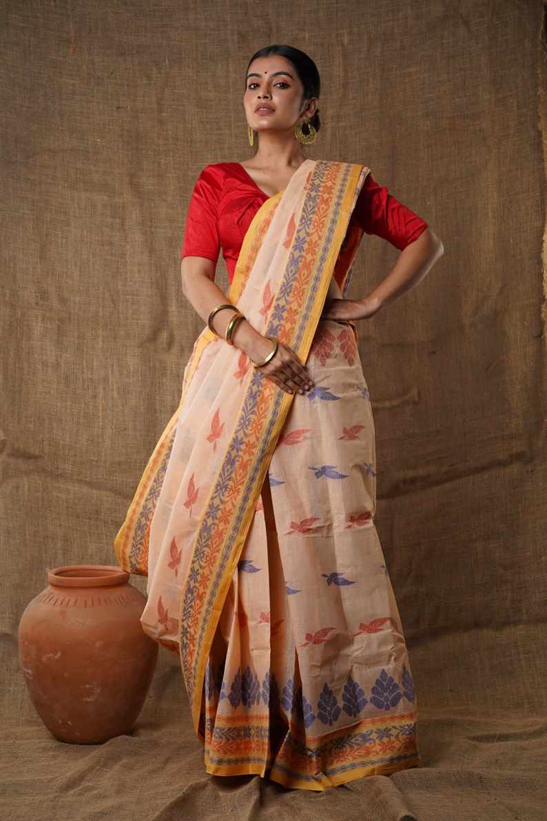 Traditional cream colour Pure Cotton Bengali Handloom Tant Saree Without Blouse Piece ππ’π³π: Length: 5.5 Meters Width: 1.2 Meters Showcasing the Rich Cultural Heritage of Bengal.DN NO-1017