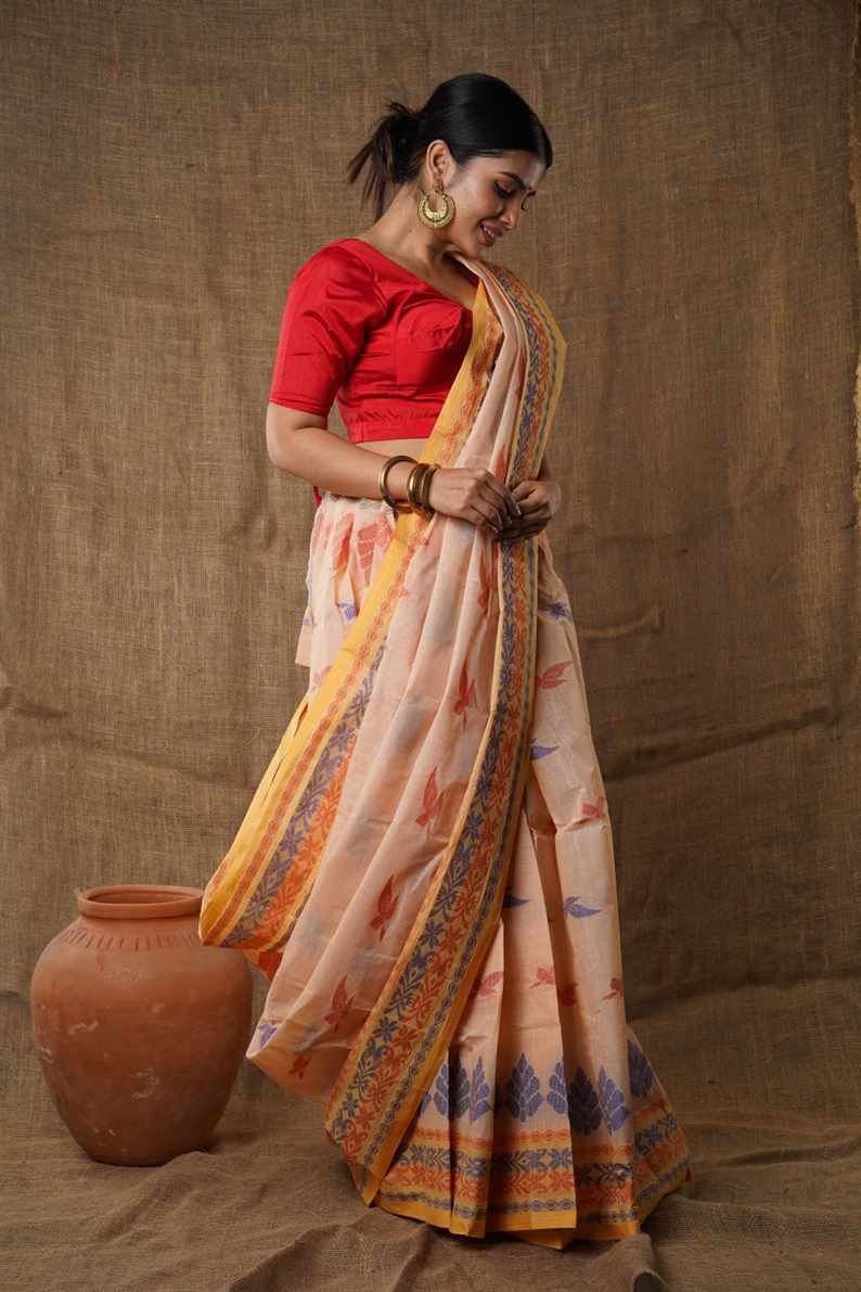 Traditional cream colour Pure Cotton Bengali Handloom Tant Saree Without Blouse Piece ππ’π³π: Length: 5.5 Meters Width: 1.2 Meters Showcasing the Rich Cultural Heritage of Bengal.DN NO-1017