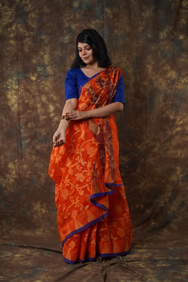 Traditional floral orang colour Pure Cotton Bengali Handloom Tant Saree Without Blouse Piece 𝐒𝐢𝐳𝐞: Length: 5.5 Meters Width: 1.2 Meters Showcasing the Rich Cultural Heritage of Bengal