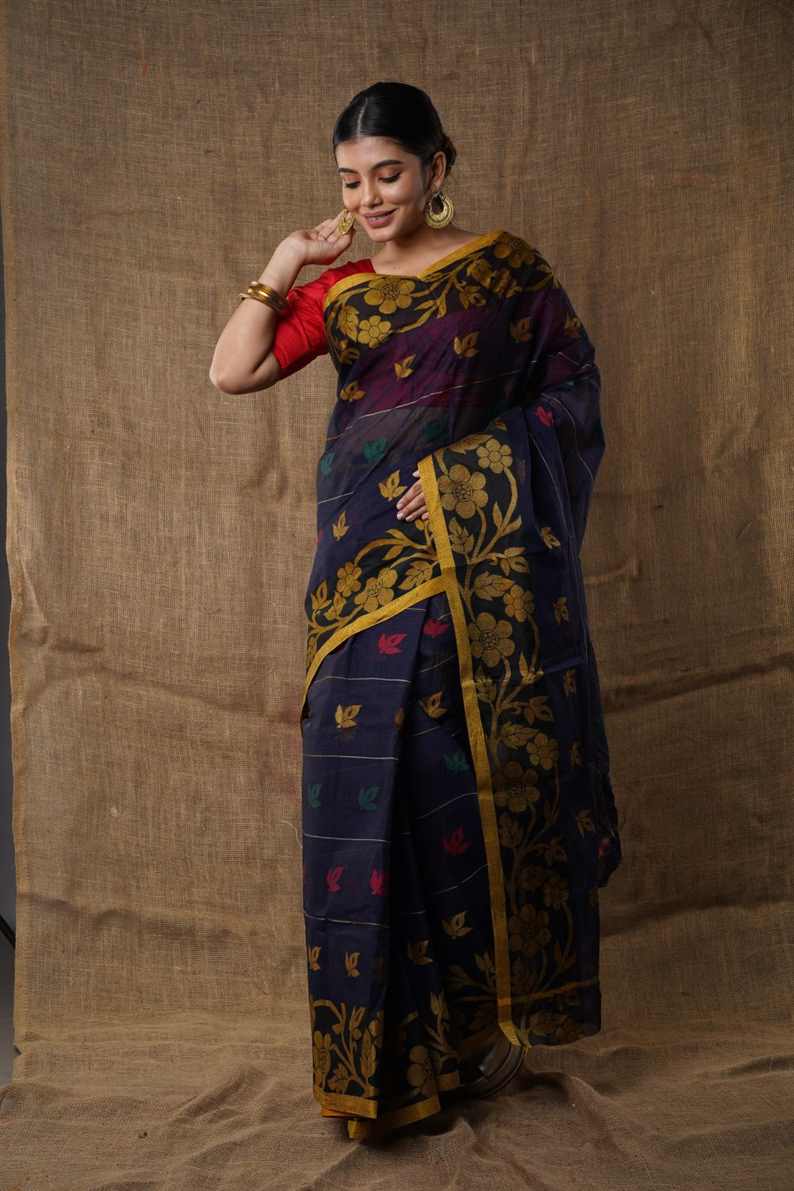 Traditional navy blue colour  Pure Cotton Bengali Handloom Tant Saree Without Blouse Piece 𝐒𝐢𝐳𝐞: Length: 5.5 Meters Width: 1.2 Meters Showcasing the Rich Cultural Heritage of Bengal