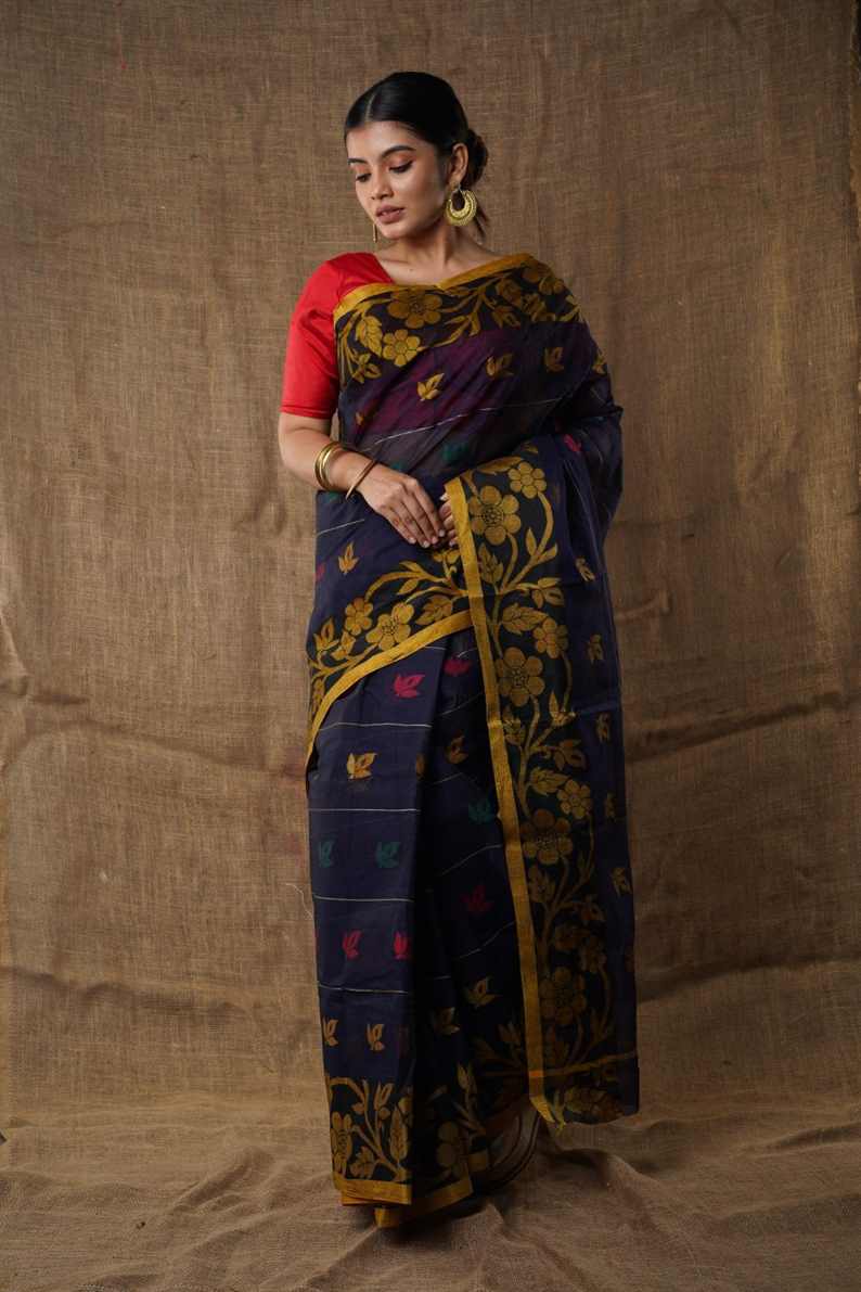 Traditional navy blue colour  Pure Cotton Bengali Handloom Tant Saree Without Blouse Piece 𝐒𝐢𝐳𝐞: Length: 5.5 Meters Width: 1.2 Meters Showcasing the Rich Cultural Heritage of Bengal