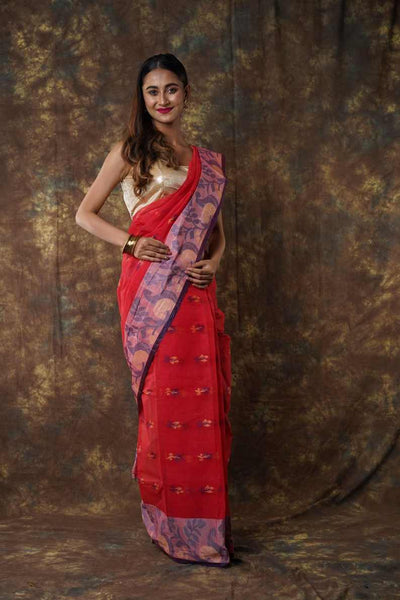 Traditional red colour combination Pure Cotton Bengali Handloom Tant Saree Without Blouse Piece 𝐒𝐢𝐳𝐞: Length: 5.5 Meters Width: 1.2 Meters Showcasing the Rich Cultural Heritage of Bengal