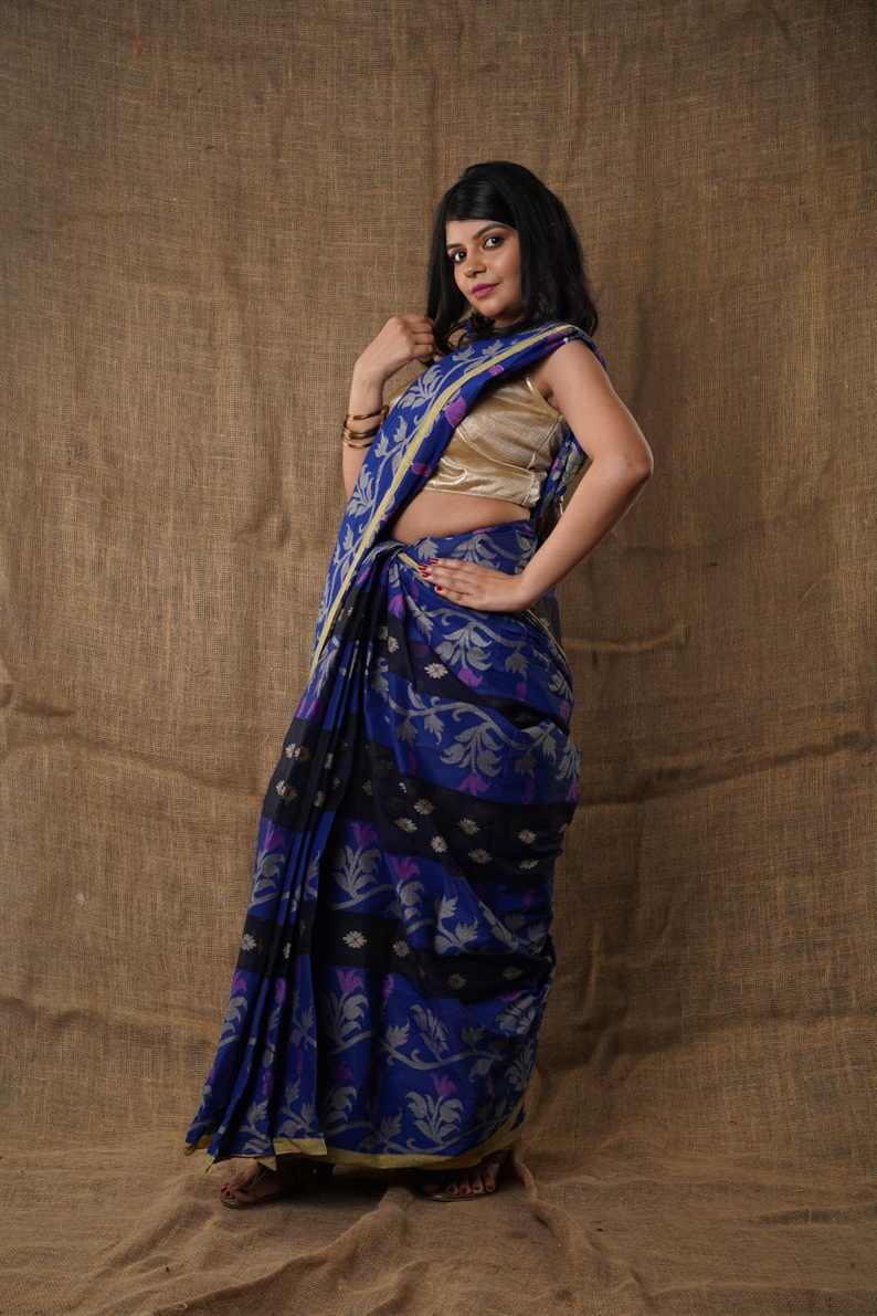 Traditional floral navy blue colour Pure Cotton Bengali Handloom Tant Saree Without Blouse Piece 𝐒𝐢𝐳𝐞: Length: 5.5 Meters Width: 1.2 Meters Showcasing the Rich Cultural Heritage of Bengal