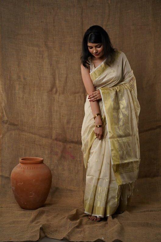 Traditional Soft Mulmul golden cream colour Bengal Handloom Pure Cotton Saree Without Blouse Piece.DN NO-1047