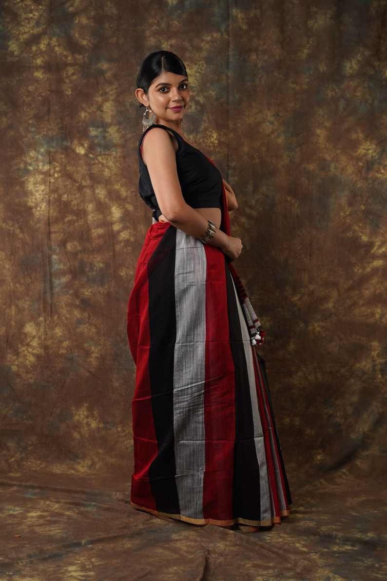 Traditional Soft Mulmul red & black colour Bengal Handloom Pure Cotton Saree Without Blouse Piece.