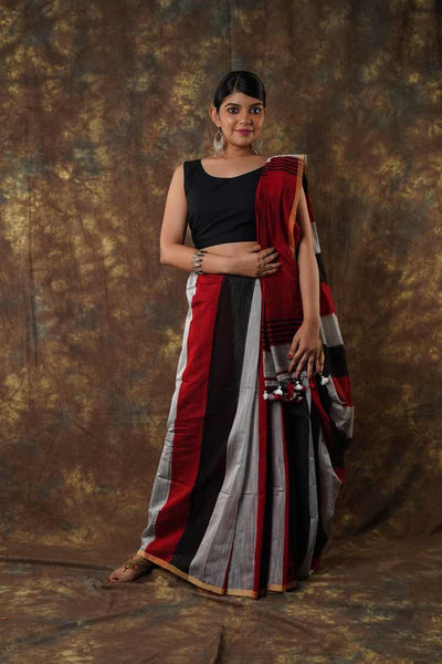 Traditional Soft Mulmul red & black colour Bengal Handloom Pure Cotton Saree Without Blouse Piece.