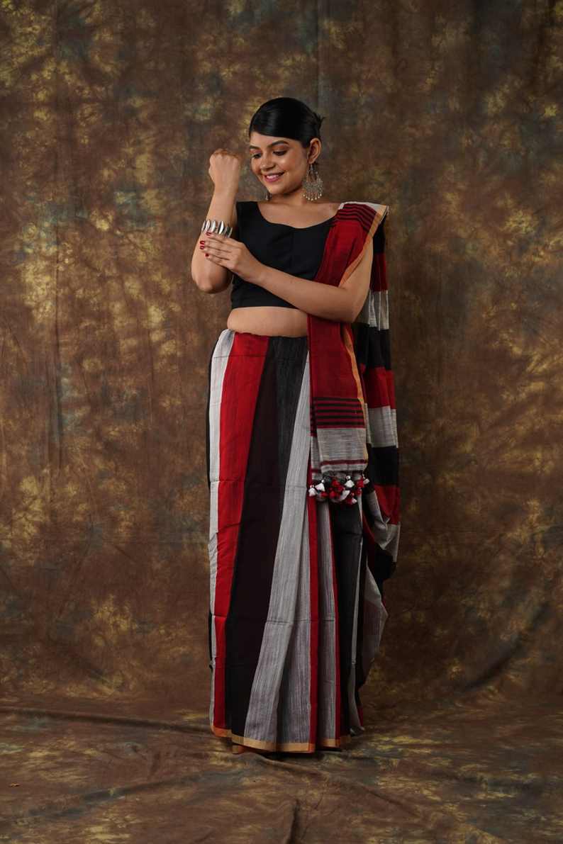 Traditional Soft Mulmul red & black colour Bengal Handloom Pure Cotton Saree Without Blouse Piece.