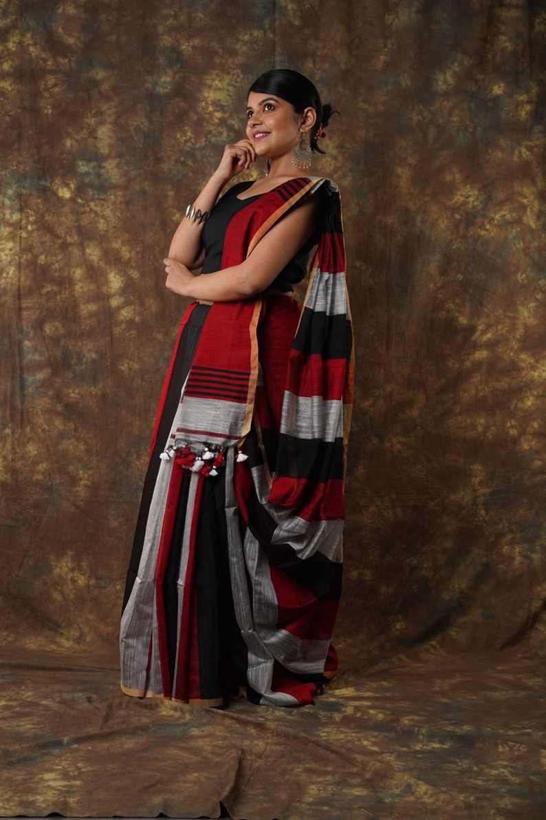 Traditional Soft Mulmul red & black colour Bengal Handloom Pure Cotton Saree Without Blouse Piece.