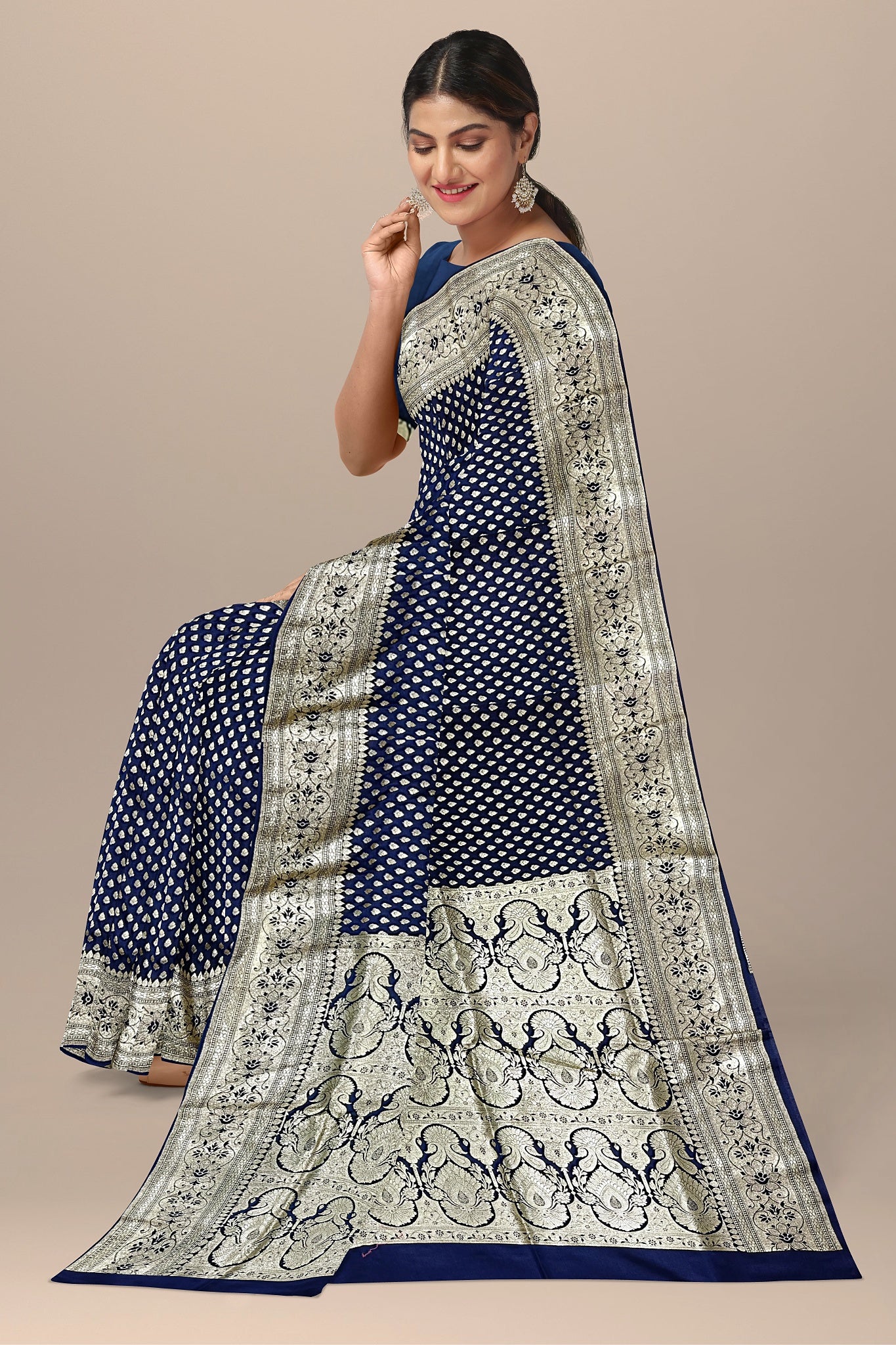 Enchanting Navy Blue Benarasi Saree with Rose Gold Buta and Contrasting Pallu