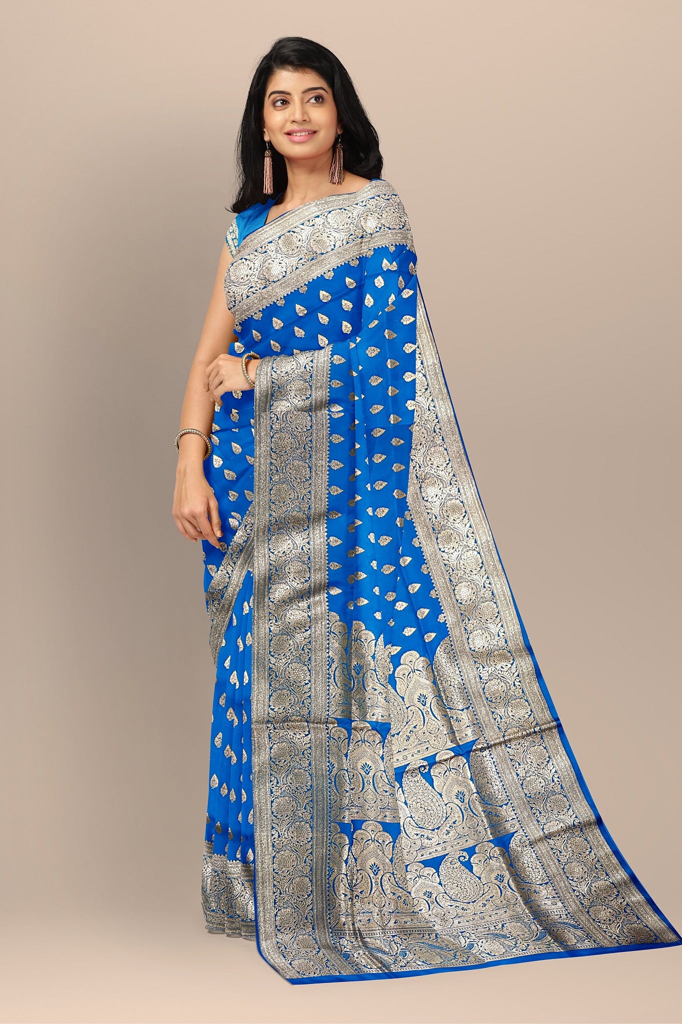 Breathtaking Firoza Benarasi Saree with Golden Motifs and Matching Blouse Piece