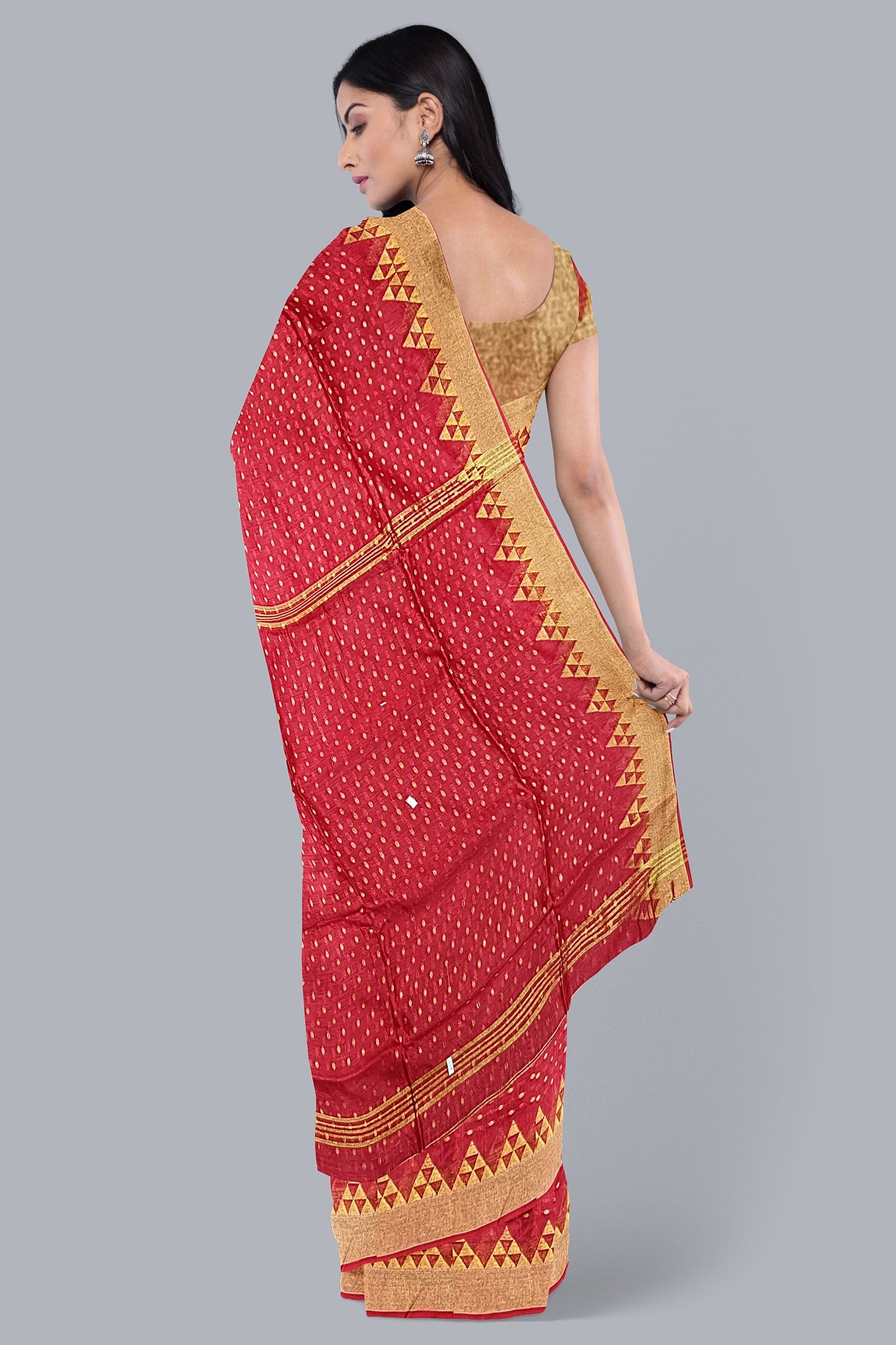 Luxurious Handloom Saree in Red with Golden Accents