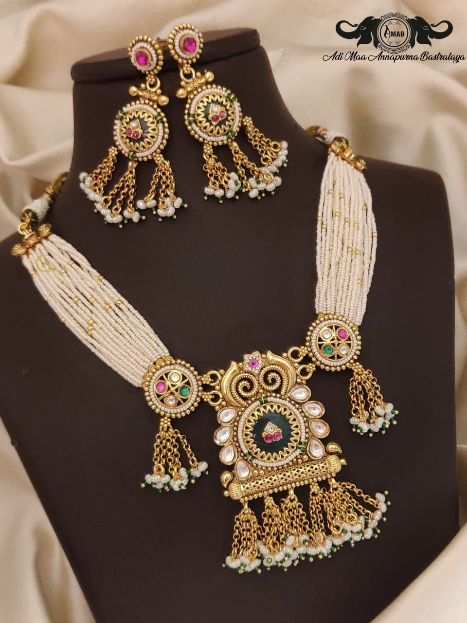 Wholesale Pearl Multi-Strand Necklace Set with Designer Pendant