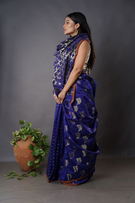 Traditional Soft Mulmul navy blue colour Bengal Handloom Pure Cotton Saree Without Blouse Piece.