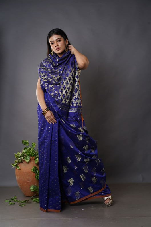 Traditional Soft Mulmul navy blue colour Bengal Handloom Pure Cotton Saree Without Blouse Piece.