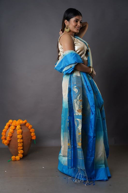 Traditional Soft Mulmul sky & white  colour Bengal Handloom Pure Cotton Saree Without Blouse Piece.