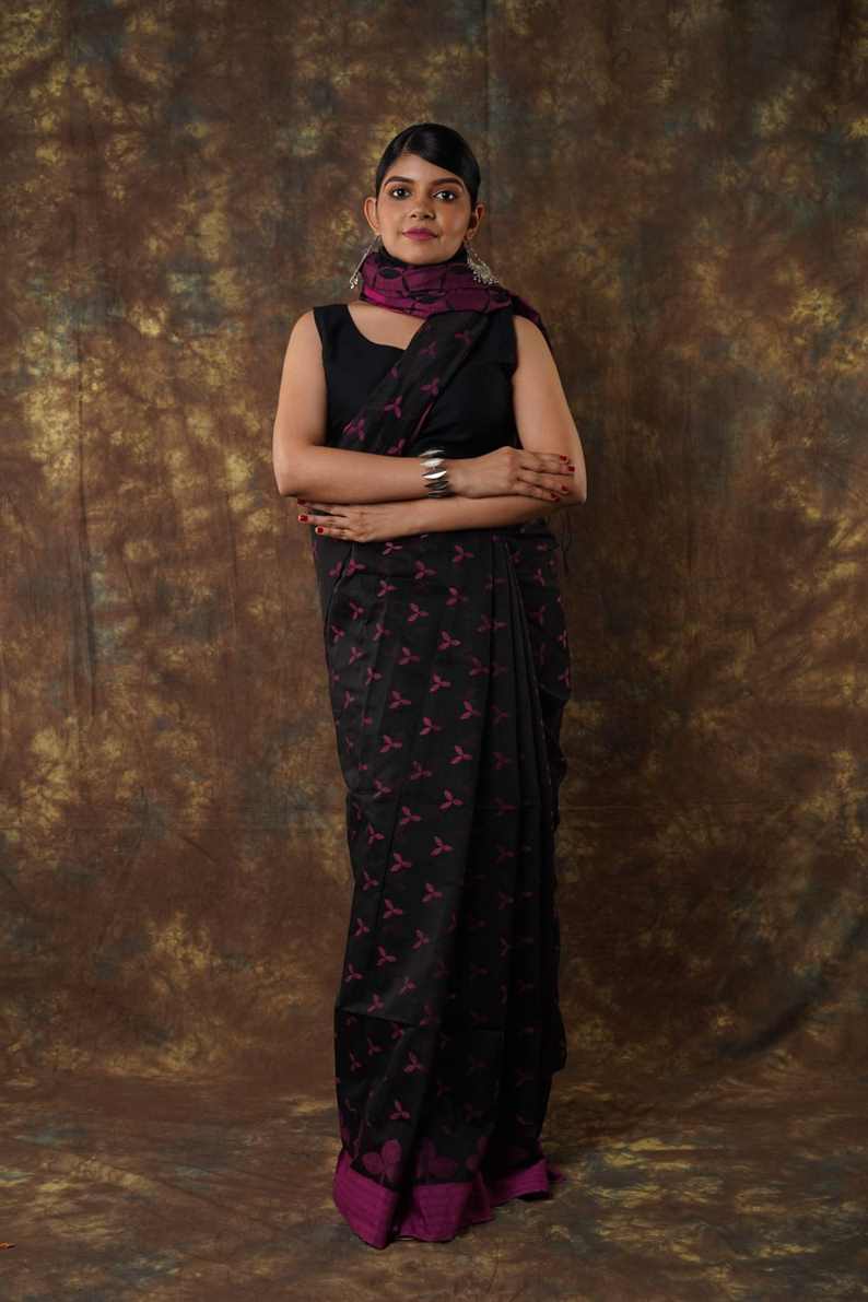 Traditional Soft Mulmul black colour Bengal Handloom Pure Cotton Saree Without Blouse Piece.