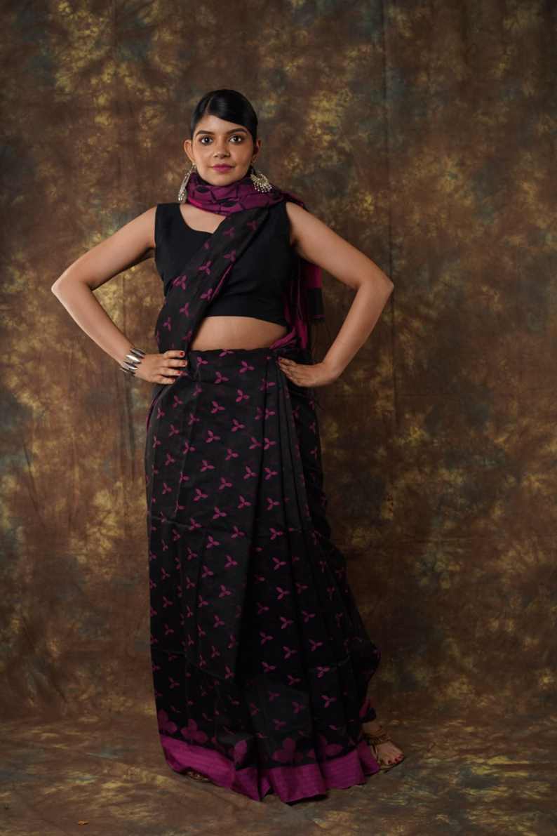 Traditional Soft Mulmul black colour Bengal Handloom Pure Cotton Saree Without Blouse Piece.