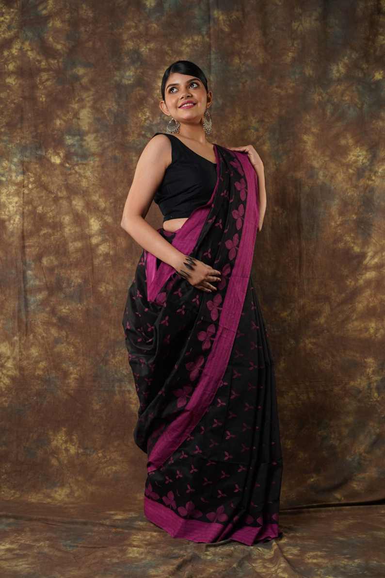 Traditional Soft Mulmul black colour Bengal Handloom Pure Cotton Saree Without Blouse Piece.