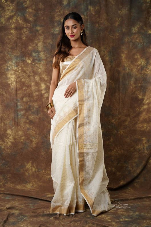 Traditional Soft Mulmul cream colour Bengal Handloom Pure Cotton Saree Without Blouse Piece.