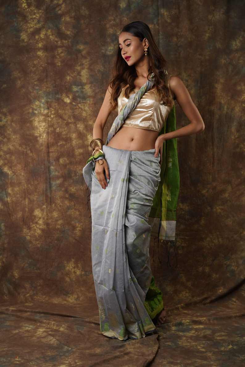 Traditional Soft Mulmul grey  colour Bengal Handloom Pure Cotton Saree Without Blouse Piece.