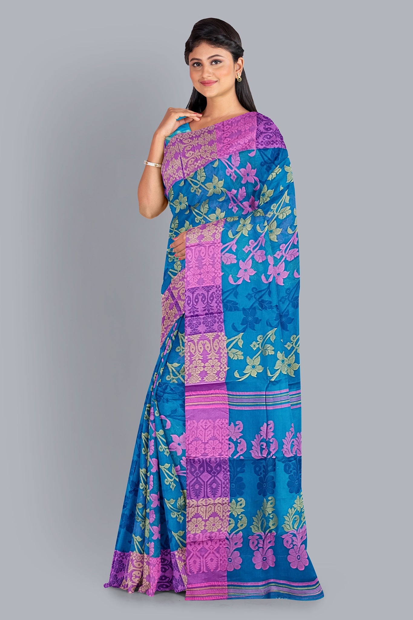 Exquisite Firoza Tant Jamdani Saree with Multicolored Floral Embellishment