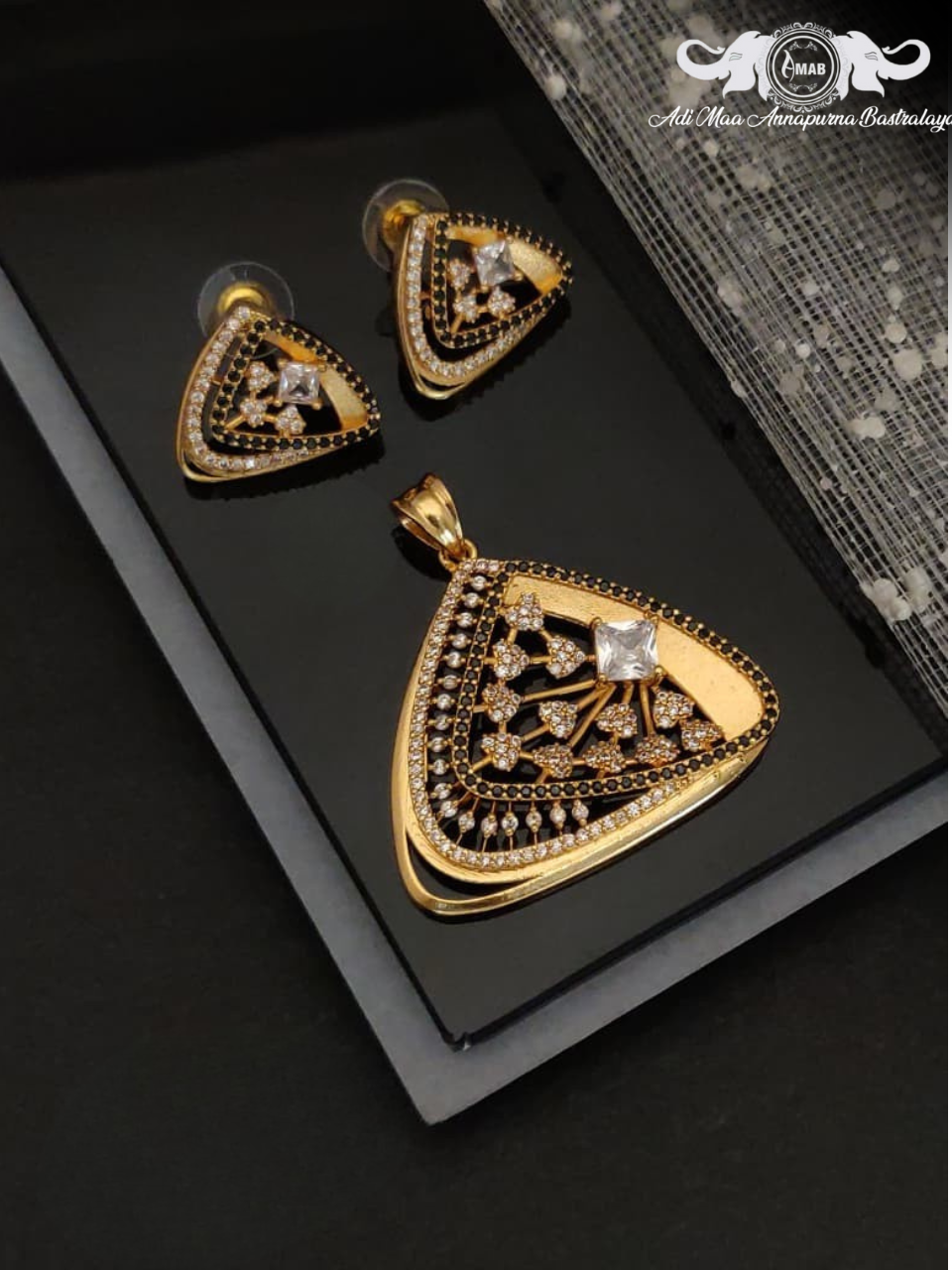 Wholesale Gold Plated Triangle Pendant Set with Black AD