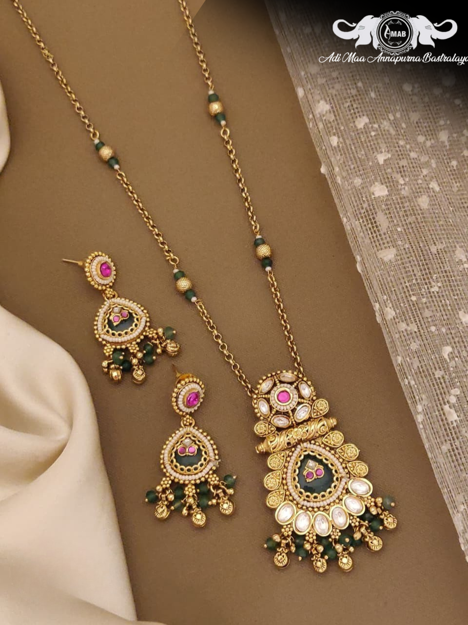 Wholesale Antique Long Chain Set Heritage Pendant - Bulk