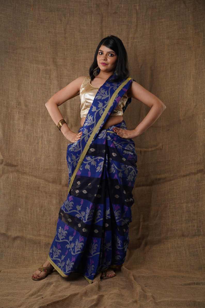 Traditional floral navy blue colour Pure Cotton Bengali Handloom Tant Saree Without Blouse Piece 𝐒𝐢𝐳𝐞: Length: 5.5 Meters Width: 1.2 Meters Showcasing the Rich Cultural Heritage of Bengal