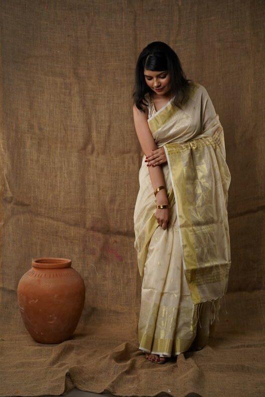 Aadrika Bengal Handloom Pure Cotton Saree golden cream colour .